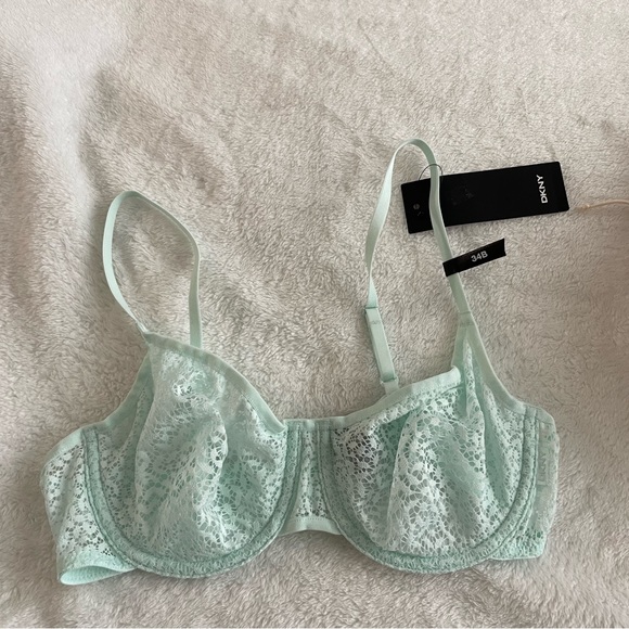 New DKNY bra retails $44 - Picture 2 of 5